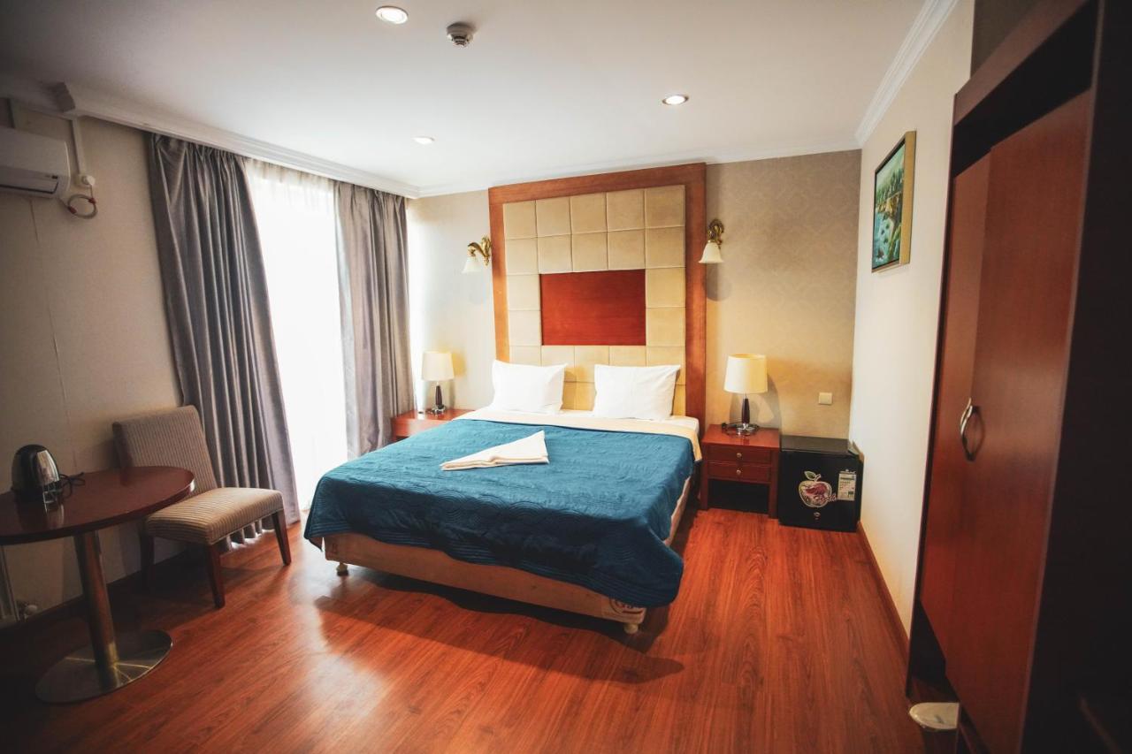 Hotel Park Green Pʼotʼi Esterno foto